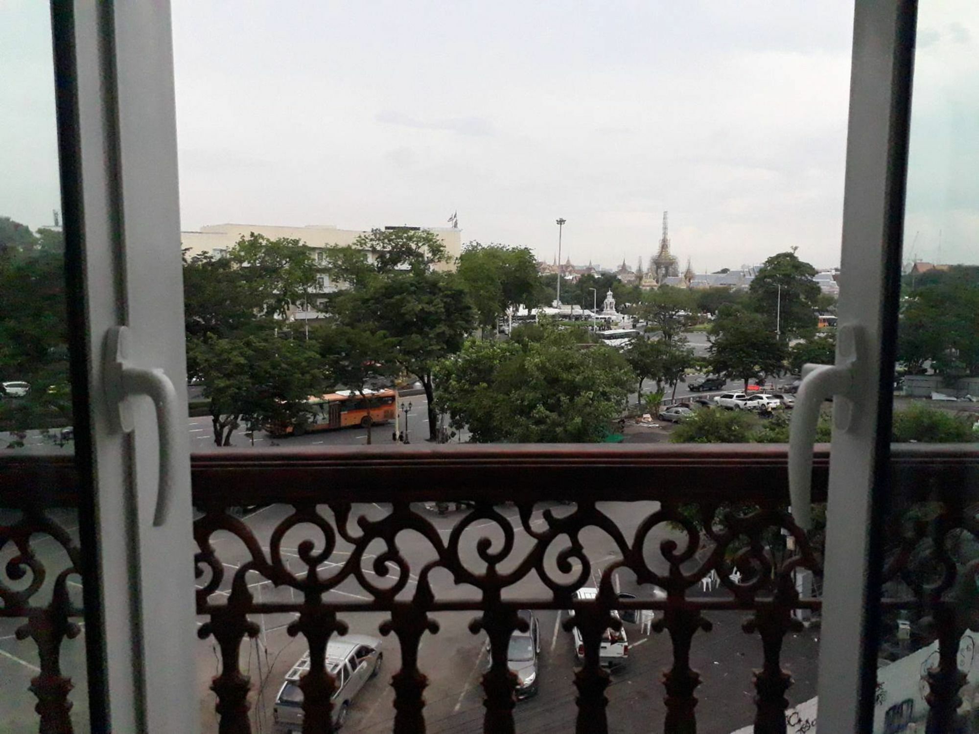 Dang Derm In The Park Khaosan Hotel Bangkok Exterior photo